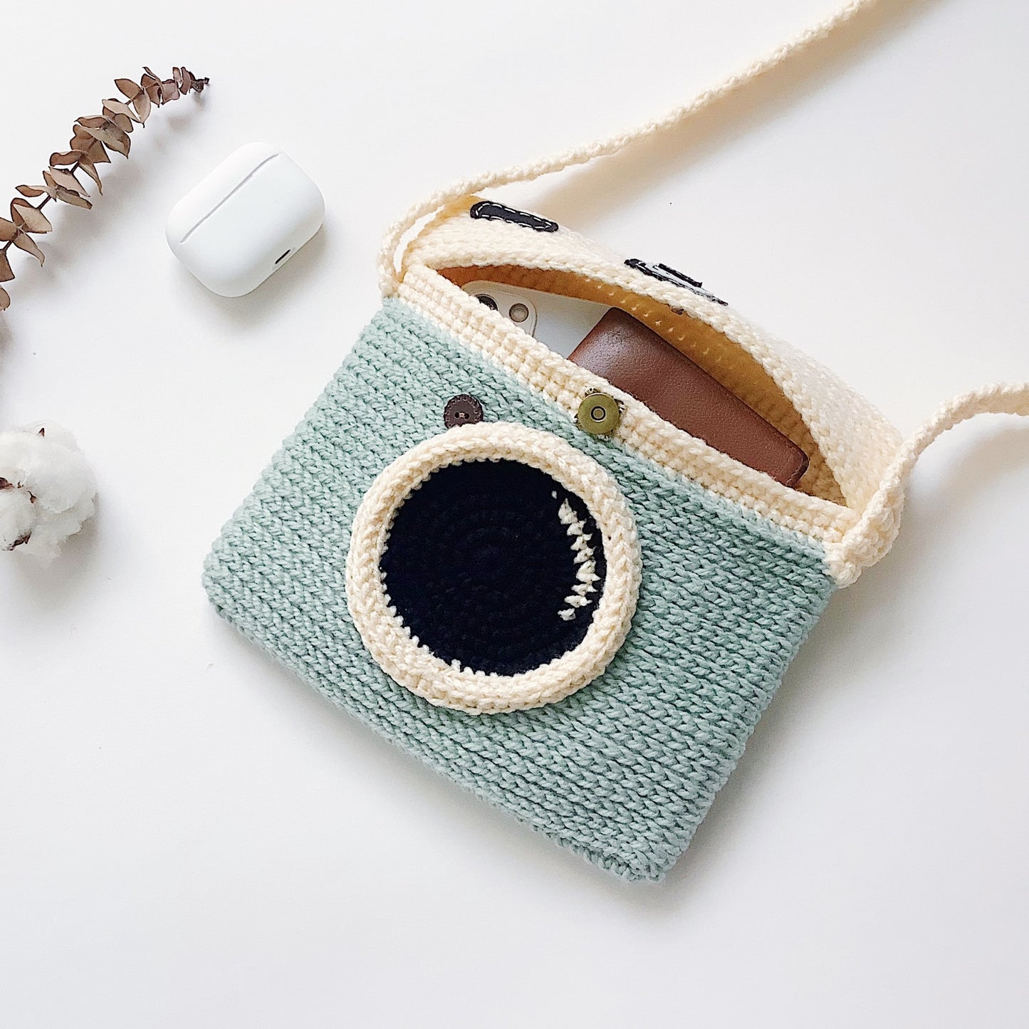 VIDEO + Pattern Camera Crochet Bag
